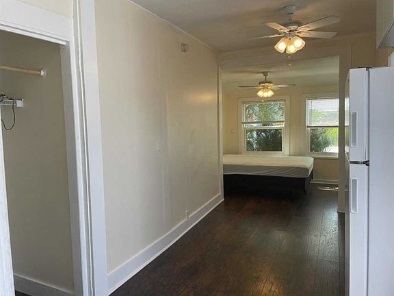 3rd image of 713 N Federal Hwy APT 3