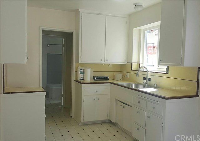 2nd image of 207 N Avon St