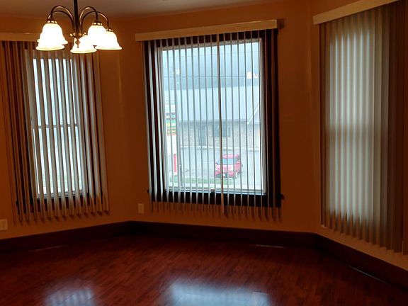 5th image of 1058 1/2 Linden Ave