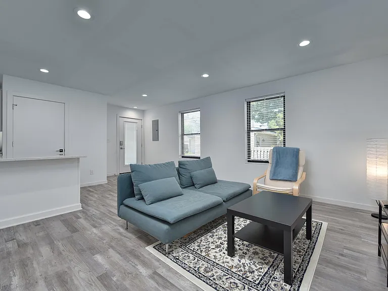 2206 W 6th St #2 — Photo 15