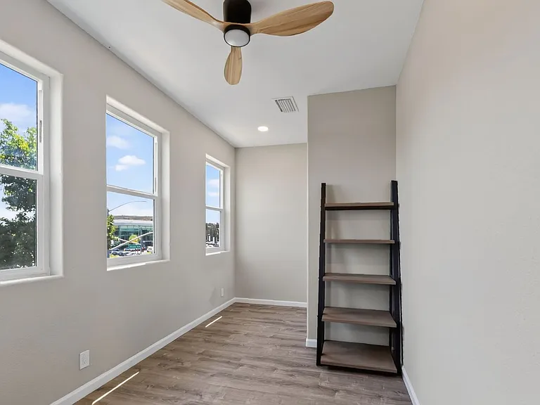 880 La Terraza Blvd #3 — Photo 13