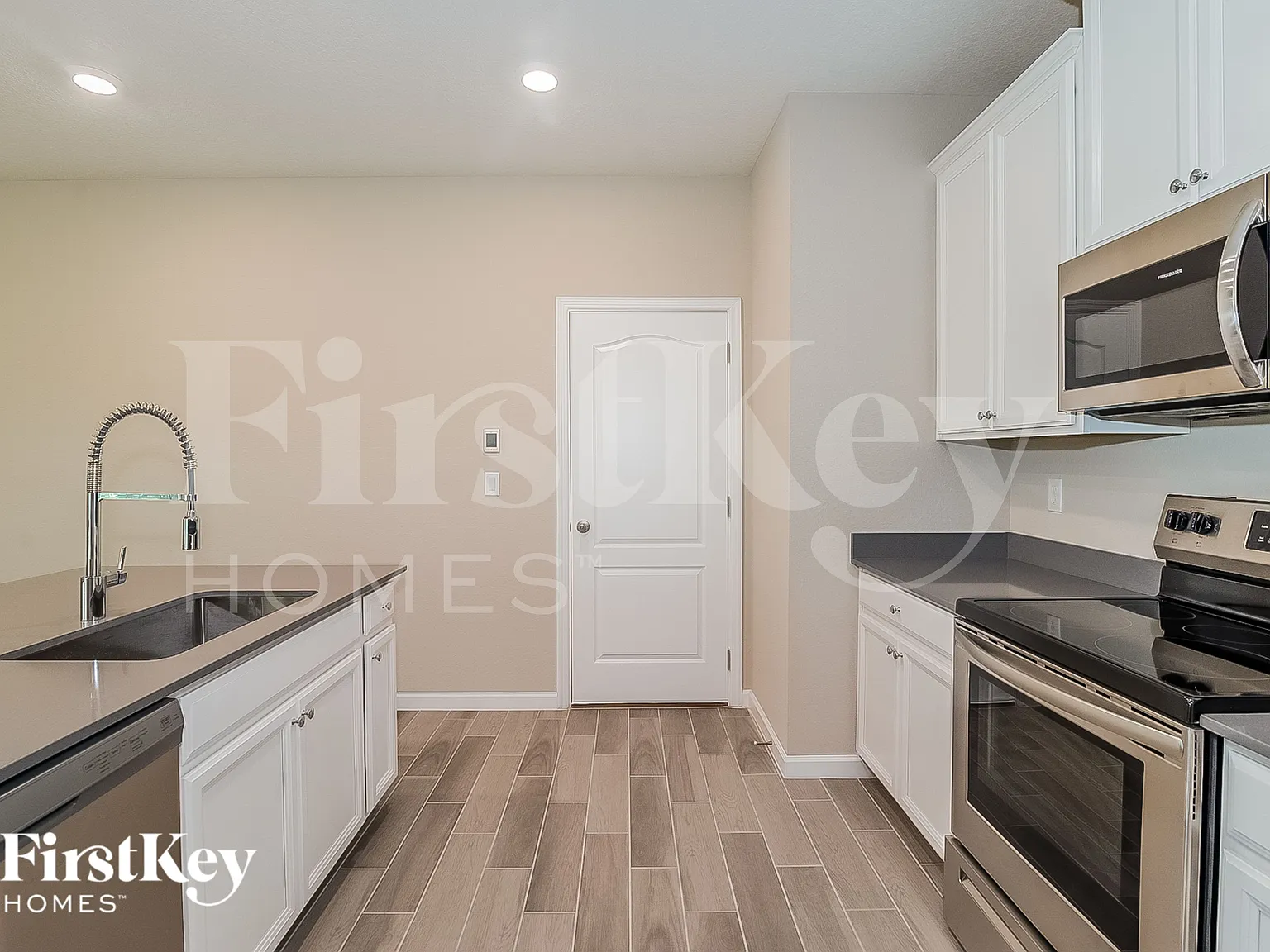 4 bed, 2.5 bath, 2358 sqft, $2,670 — Photo 4