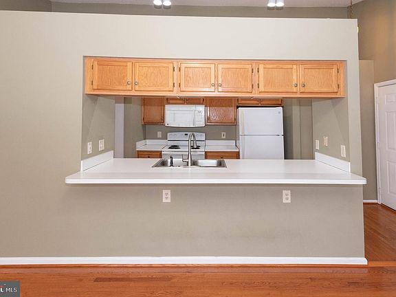 4th image of 14201 Woolen Oak Ct #932