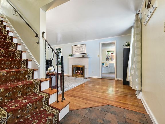 3rd image of 111 Franklin Ave