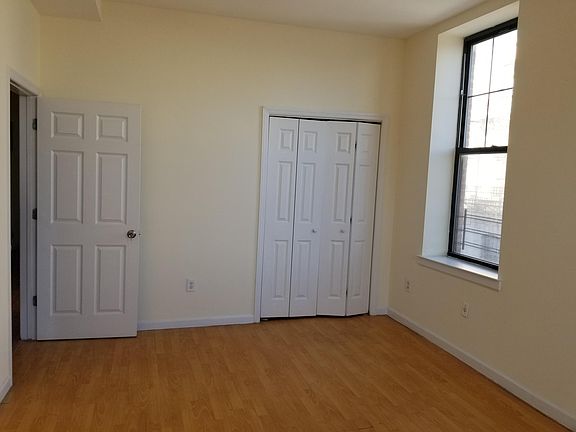 4th image of 660 Bay St Ste 3