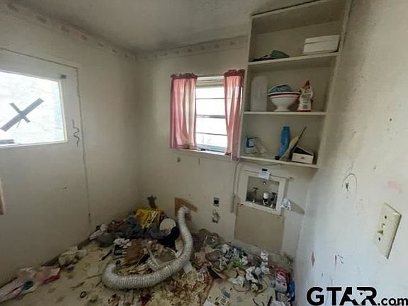 3rd image of 263 Dodson St