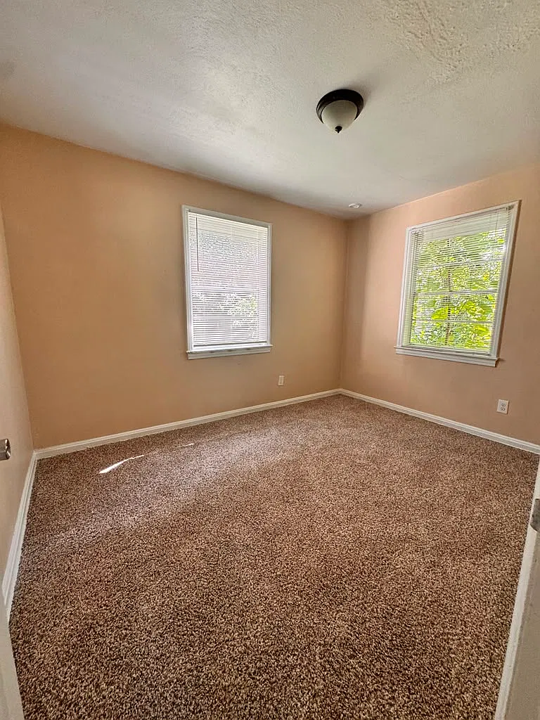 3 bed, 1182 sqft, $1,450 — Photo 3