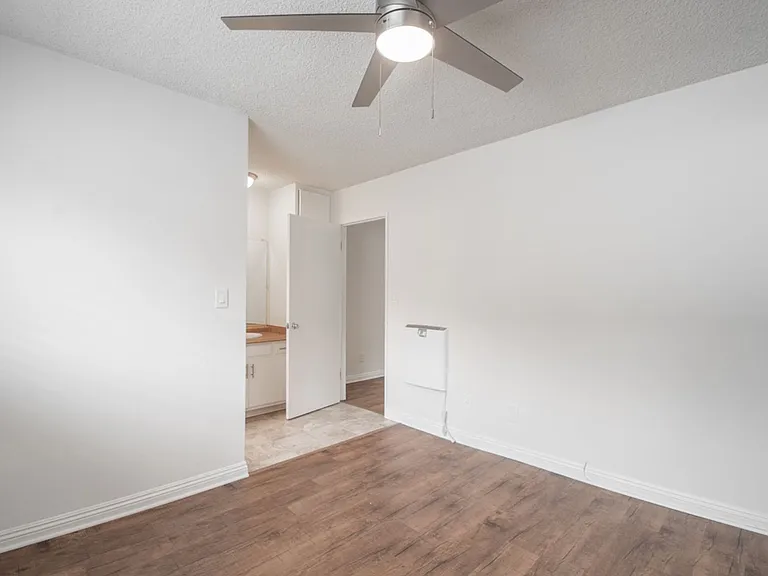 12939 Bonaparte Ave — Photo 5