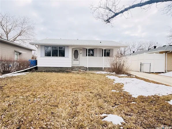 33 WILLOWVIEW STREET, Regina, SK S4R 5K2