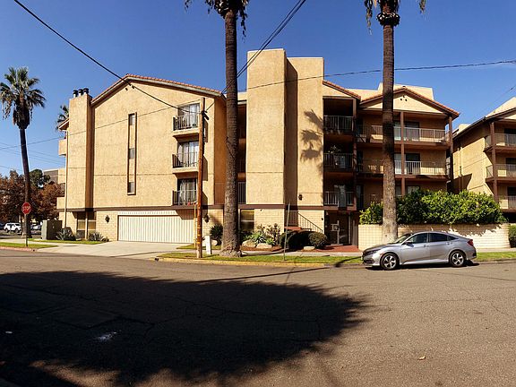 5th image of 303 E 9th St APT 306
