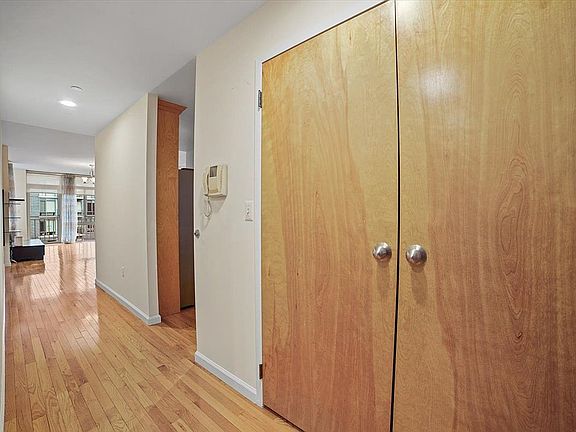 2nd image of 3625 Oxford Ave APT 4A