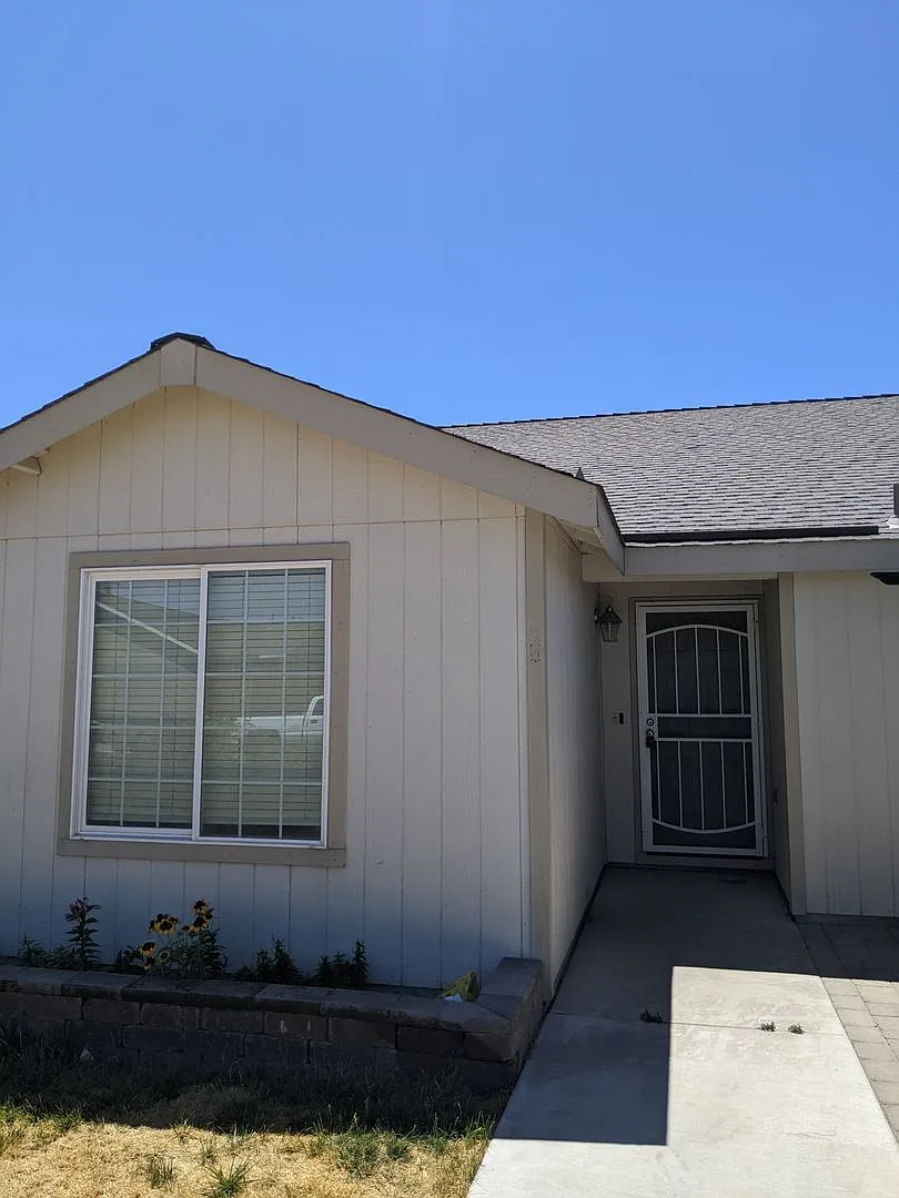 Spacious 4 Bedroom, 2 Bath, 2,197 square foot home — Photo 1
