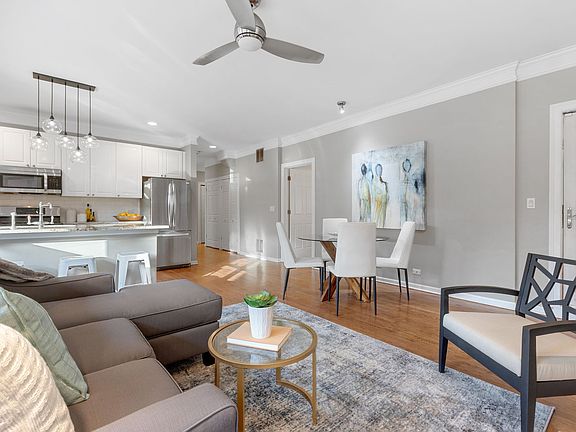 4th image of 823 W Lill Ave APT 2S
