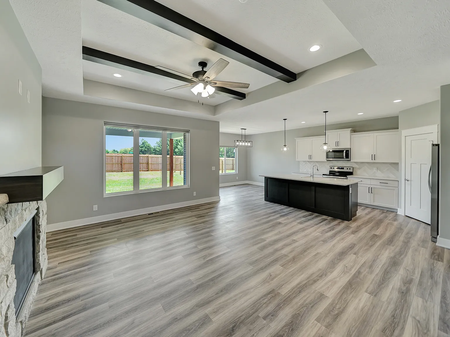4 bed, 2600 sqft, $3,200 — Photo 3