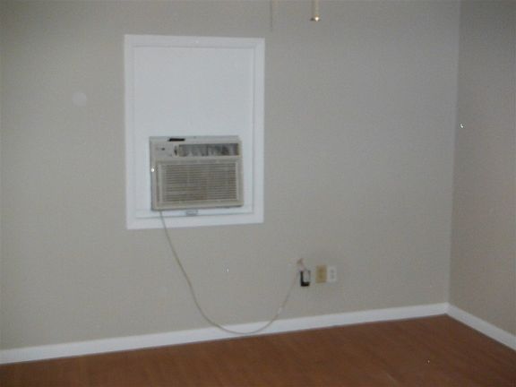 2nd image of 702 W Brier St