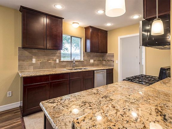4th image of 5205 Camden Ln