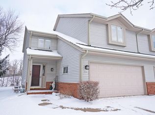 522 Frederick Ct, Oconomowoc, WI 53066