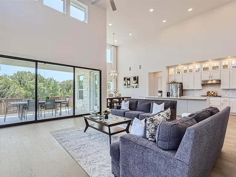 704 Palamos Dr — Photo 7