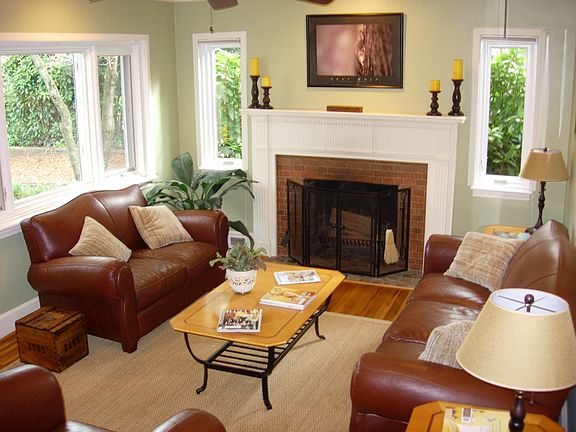 Large family room w/ wood fireplace
