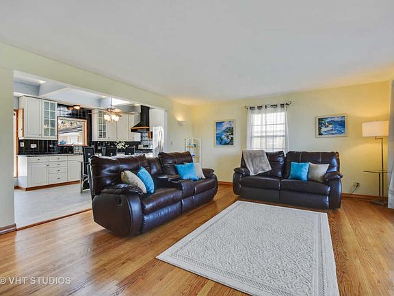 3rd image of 501 Lomond Dr
