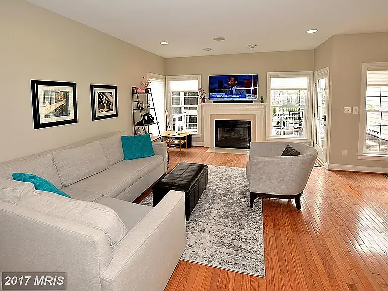 20156 Valhalla Sq — Photo 7