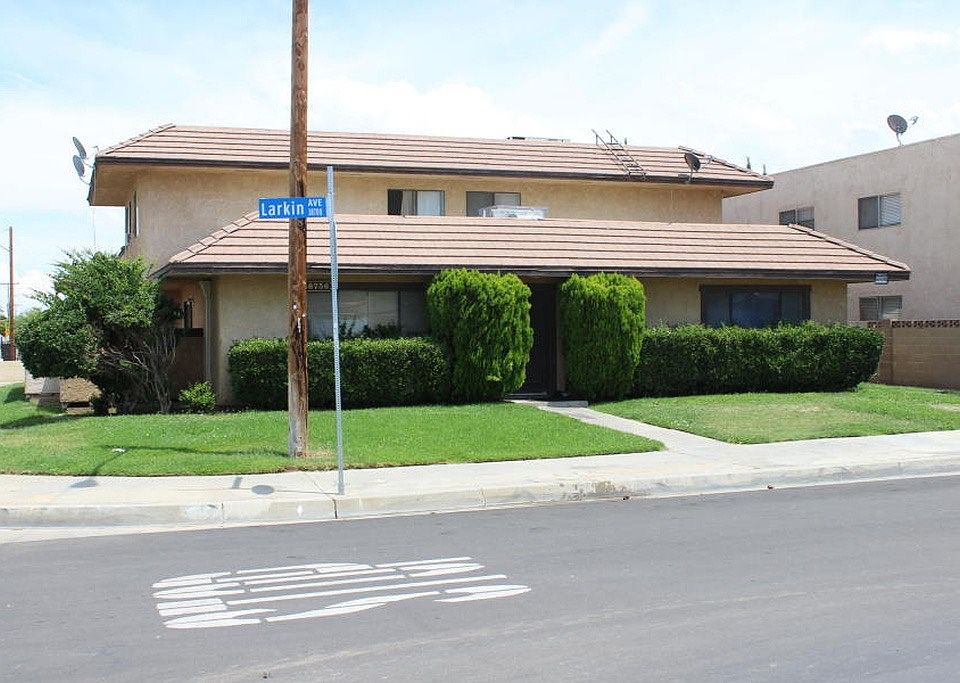 Townhouse style 2 bedroom 1.5 bath