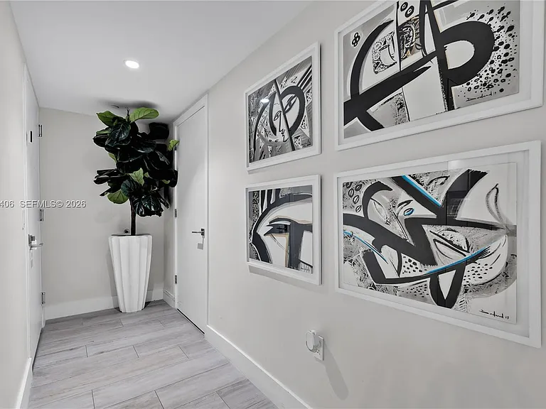 121 NE 34th St #Penthouse 3217 — Photo 3