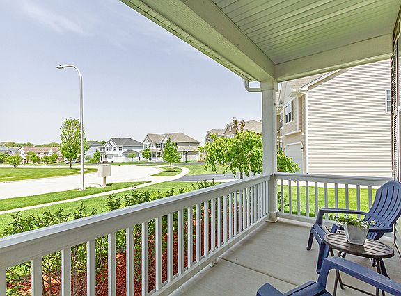 3rd image of 11 Richmond Cir