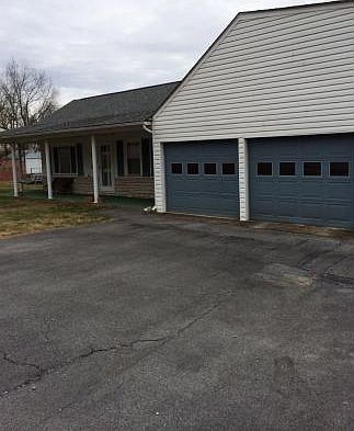 2nd image of 1001 Main St W