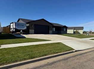 178 Mulberry Loop NE, Minot, ND 58703