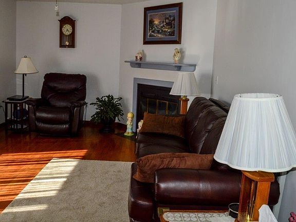 3rd image of 505 Garden Ct