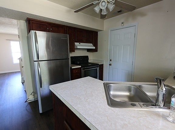 5th image of 722 Emerald Ct