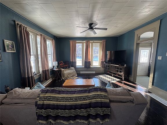 3rd image of 101 W Woodyard Ave