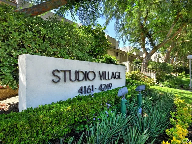 11856 Moorpark St #H — Photo 1