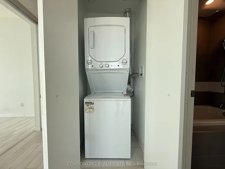 197 Yonge St #4505 — Photo 9