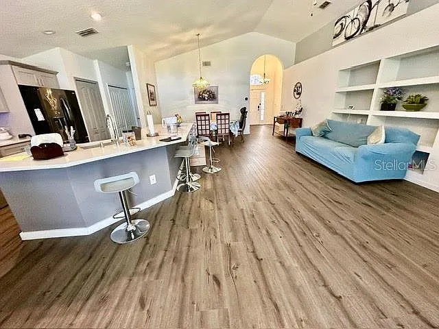 15545 Markham Dr — Photo 3