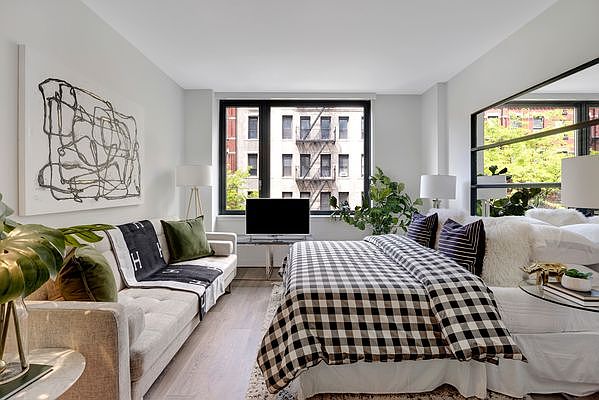 1st image of 350 W 45th St #4A