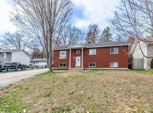 24 Earl St, Petawawa, ON K8H3M4