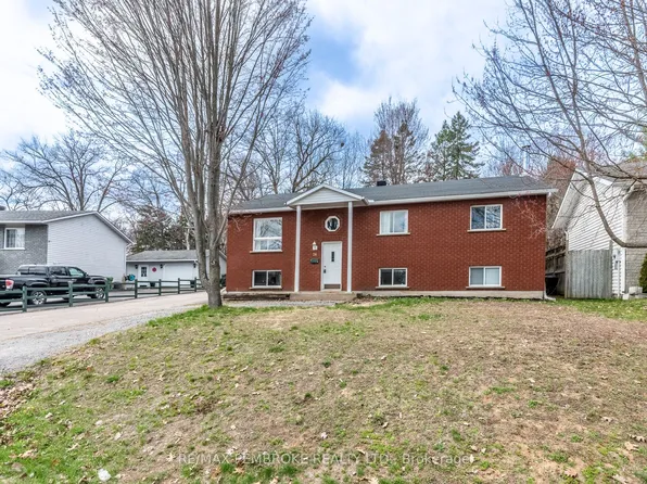 24 Earl St, Petawawa, ON K8H 3M4