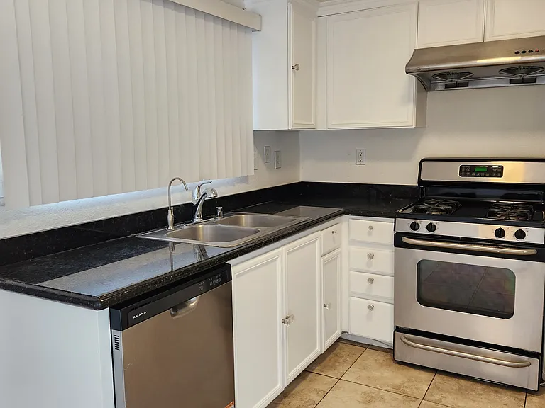 428 N Imperial Ave #C — Photo 5