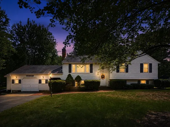 80 Cedarwood Rd, Hanover, MA 02339