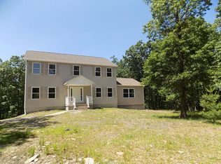104 Quarry Ln, Tafton, PA 18464