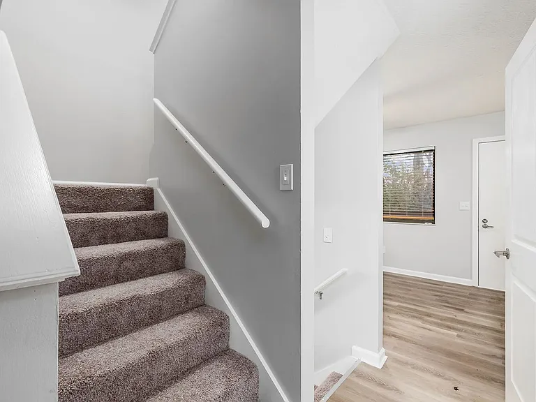 3085-3194 Griggsview Court — Photo 58