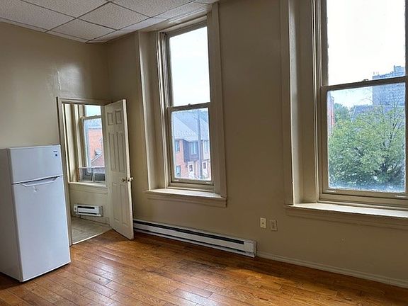 3rd image of 275 Herr St #6