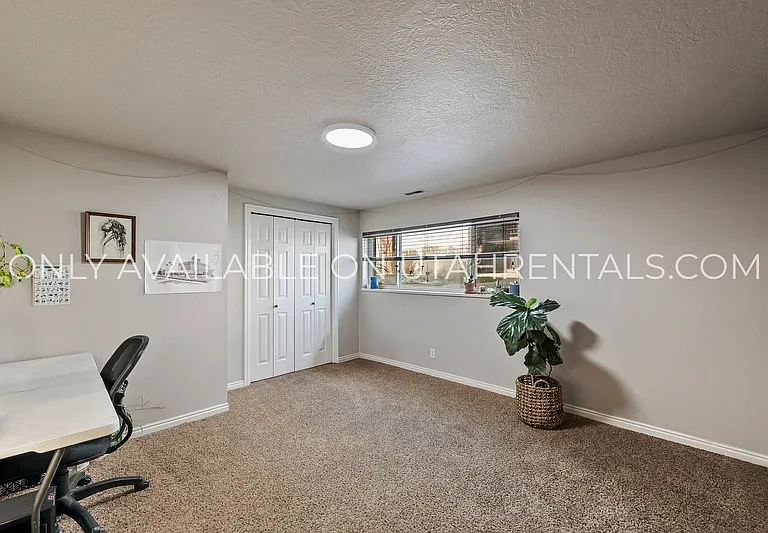 1660 Willowbrook Dr — Photo 11