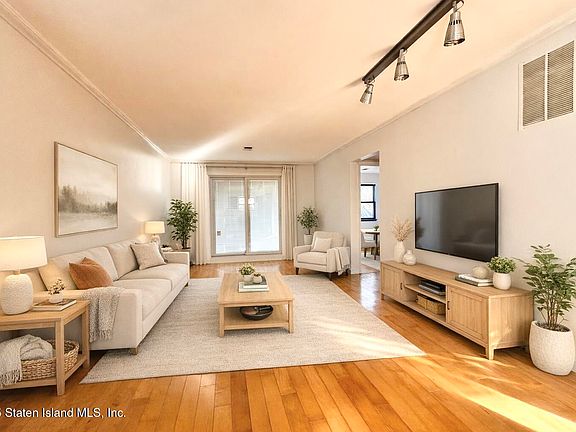 4th image of 33 Bradley Ct #A