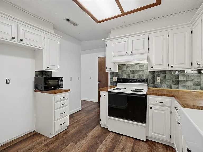 909 W Linden St — Photo 12