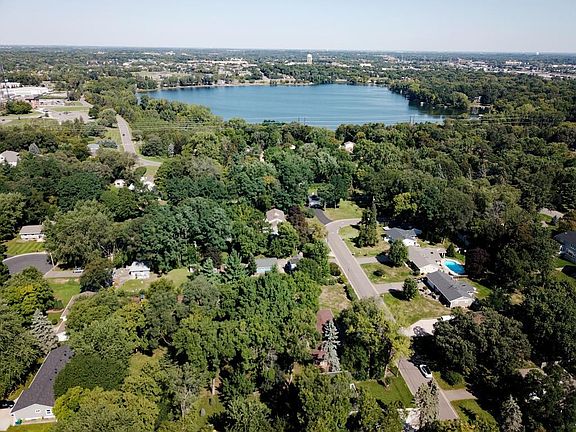 3rd image of 645 Orchid Ln N