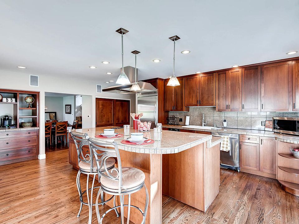 1st image of 830 N Sherman St #501