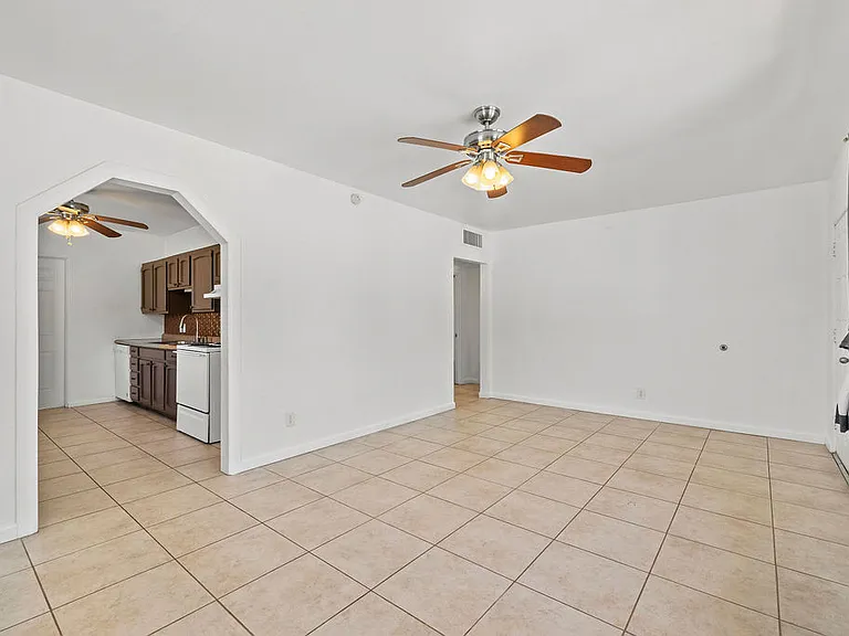 1536 E Waverly St — Photo 5